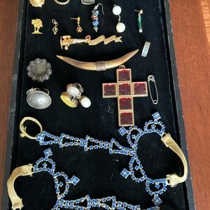 Jewelry lot of 28 unique vintage, fabulous items, rings, pins, etc.
